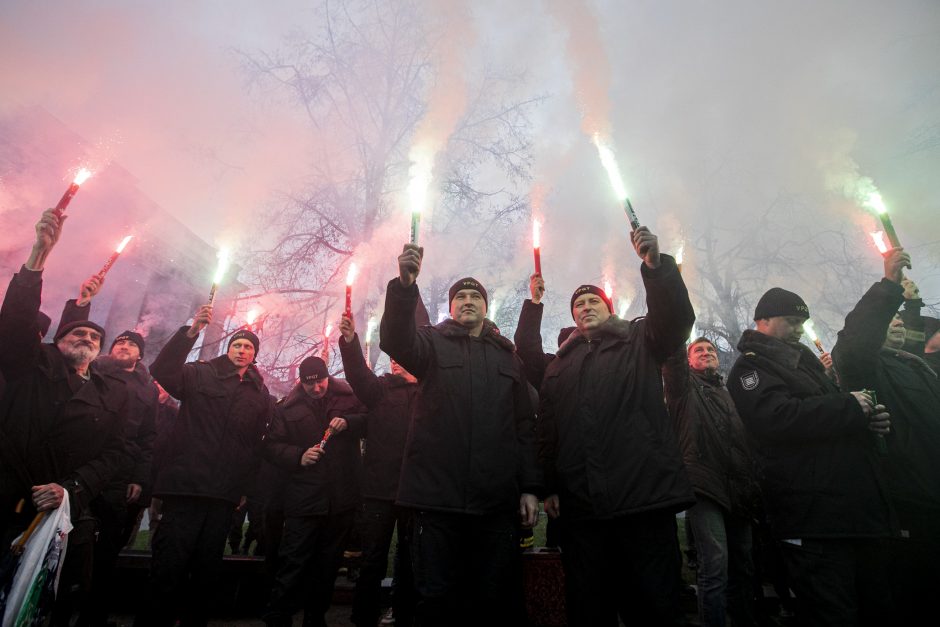 Ugniagesiai didesnių pinigų negavo: žada rengti protestus kas savaitę