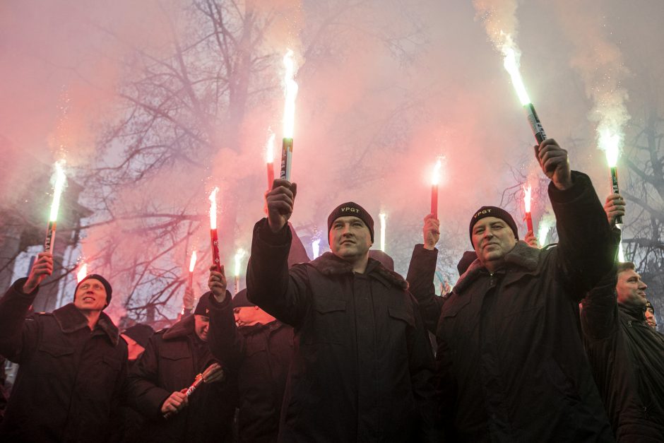 Ugniagesiai didesnių pinigų negavo: žada rengti protestus kas savaitę