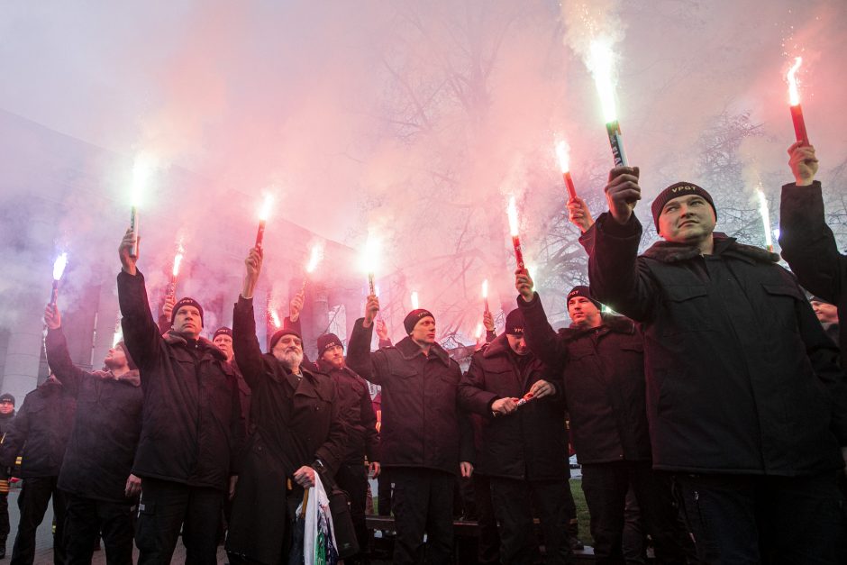 Ugniagesiai didesnių pinigų negavo: žada rengti protestus kas savaitę