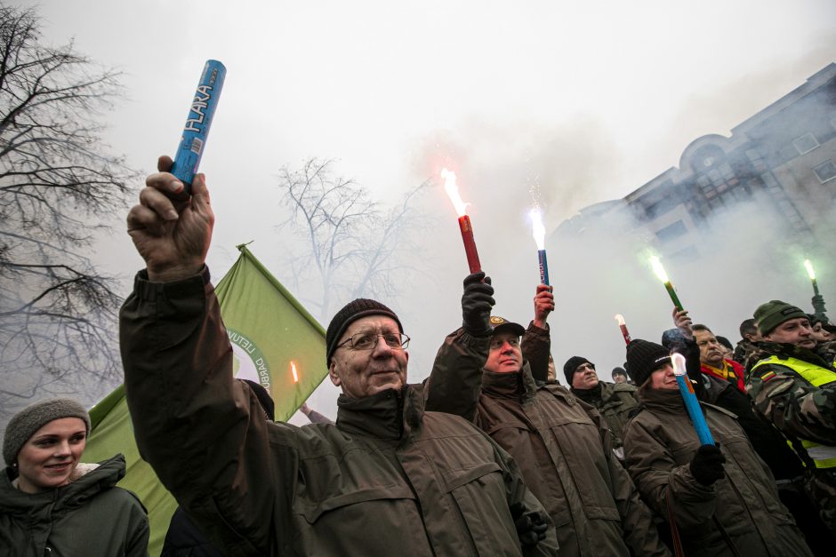 Ugniagesiai didesnių pinigų negavo: žada rengti protestus kas savaitę