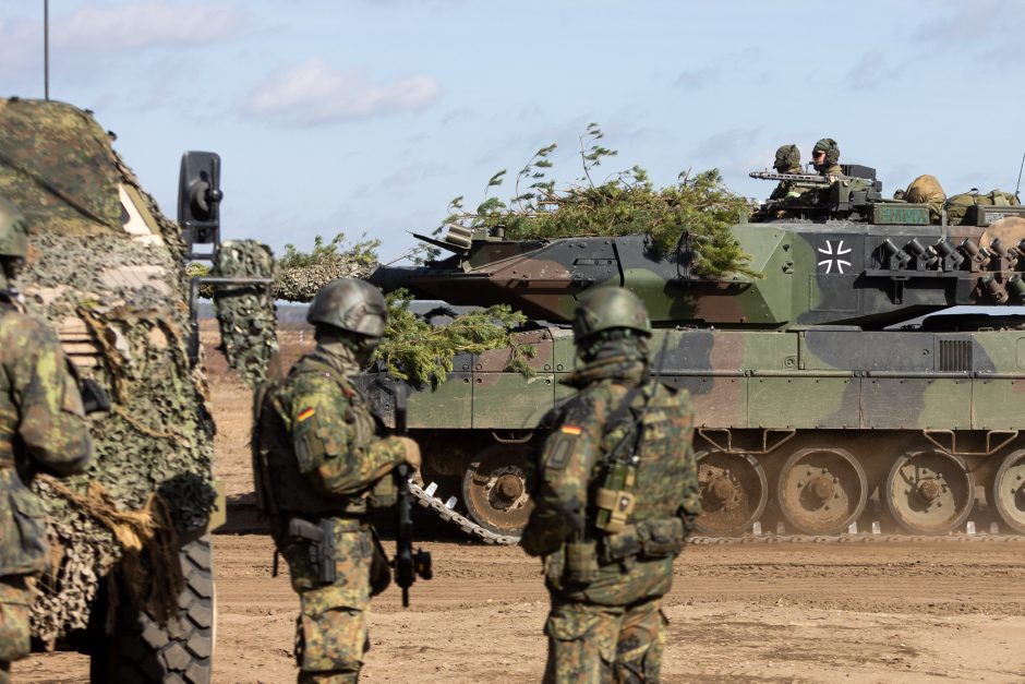 Prezidento patarėjas: papildomos NATO pajėgos laikinai atvykti gali ir dabar