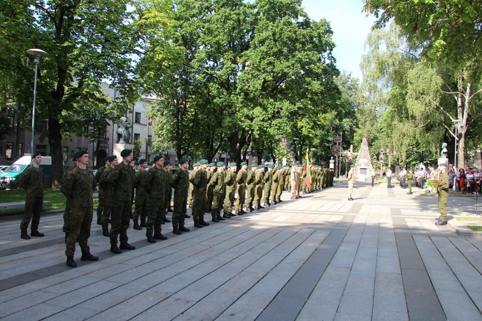 Jaunesniųjų karininkų vadų mokymus baigė 74 aukštųjų mokyklų studentai