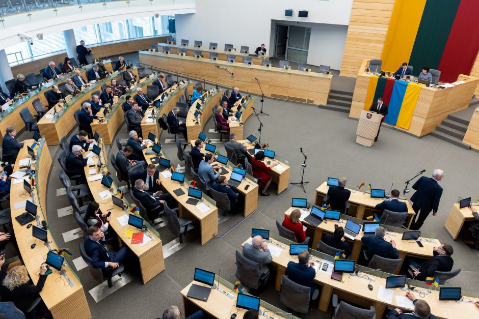 Seimas apkarpė darbotvarkę: liko prezidento veto, interpeliacija K. Navickui, migrantai