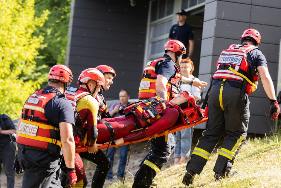 Daugiau šansų išgelbėti gyvybę: ugniagesiai skęstančiųjų gelbėjimui įsigijo naują įrangą