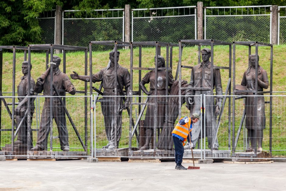 Ministras neskuba naikinti sovietinių skulptūrų apsaugos