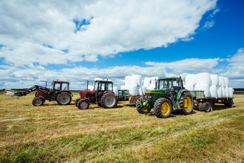 Kėdainių rajone apvogti keturi traktoriai ir kombainas