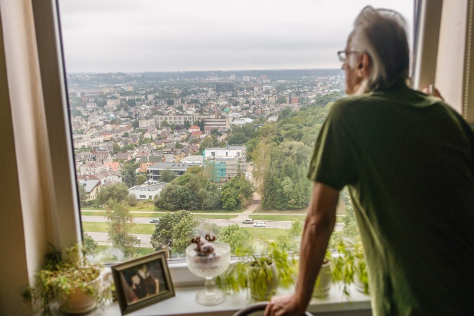 Fotosesija iš daugiabučio balkono: kodėl Kristaus Prisikėlimo bažnyčia? 