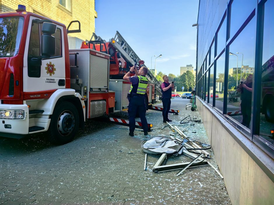 Po tragedijomis vos nesibaigusių įvykių: paspirtukuose – bombos?