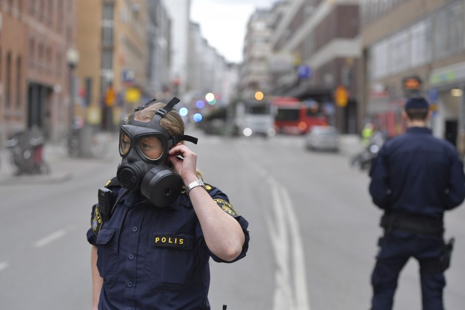 Teroras Stokholme: sunkvežimis rėžėsi į minią, yra aukų