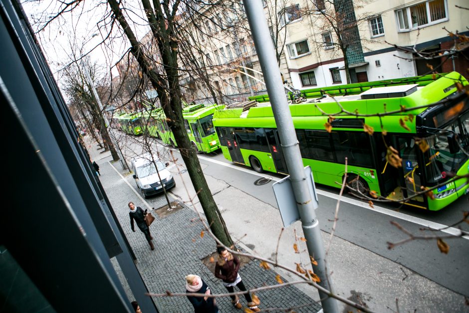 Troleibusai užkimšo miesto centrą