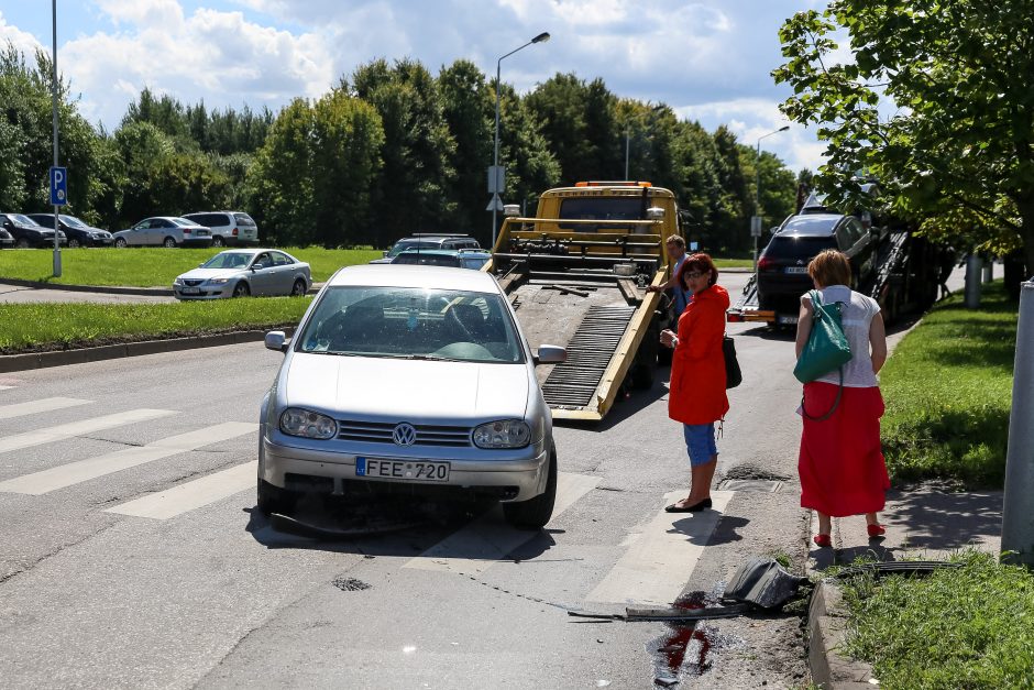 Automobilio ir vilkiko avarija