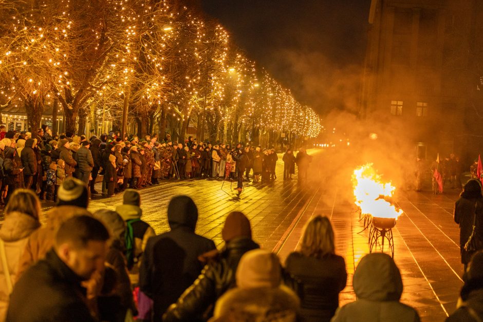 Kaune suliepsnojo Sausio 13-osios atminimo laužai