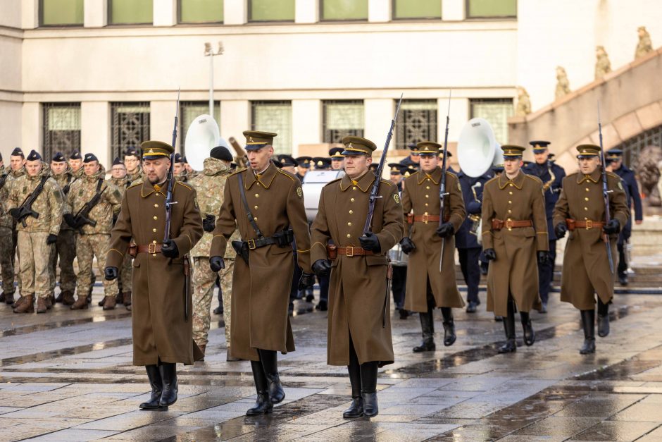 Kauniečiai sveikino Lietuvos kariuomenę: didžiuokimės tuo, ką turime