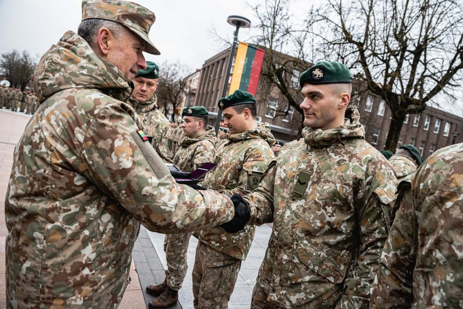 Panevėžyje apdovanoti iš Irako grįžę kariai