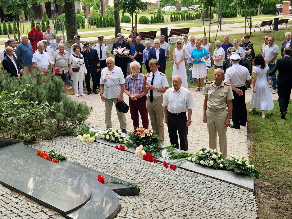 Skulptūrų parke tradiciškai pagerbti negrįžusieji iš jūros