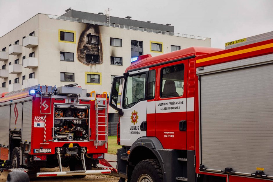 Siaubas Vilniuje: atvira liepsna pleškėjo butas, įtaria, kad sprogo paspirtuko baterija