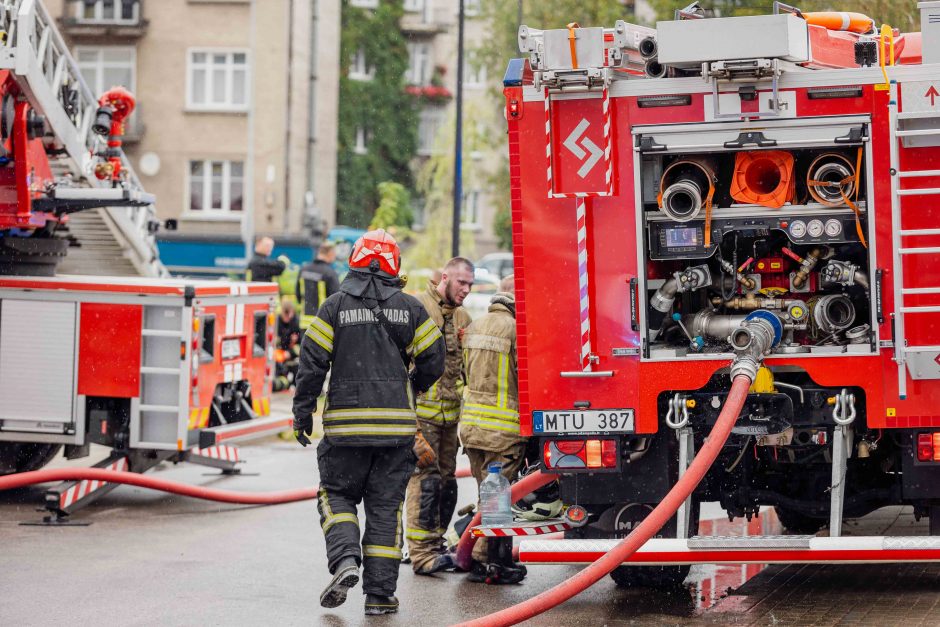 Siaubas Vilniuje: atvira liepsna pleškėjo butas, įtaria, kad sprogo paspirtuko baterija