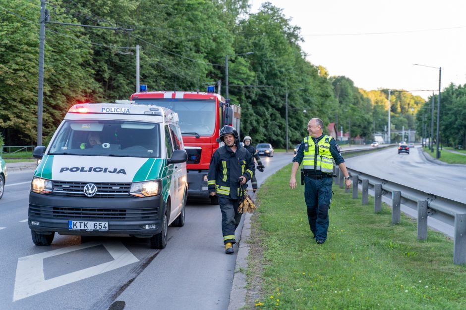 Tunelio gatvėje susidūrus automobiliams nukentėjo moteris