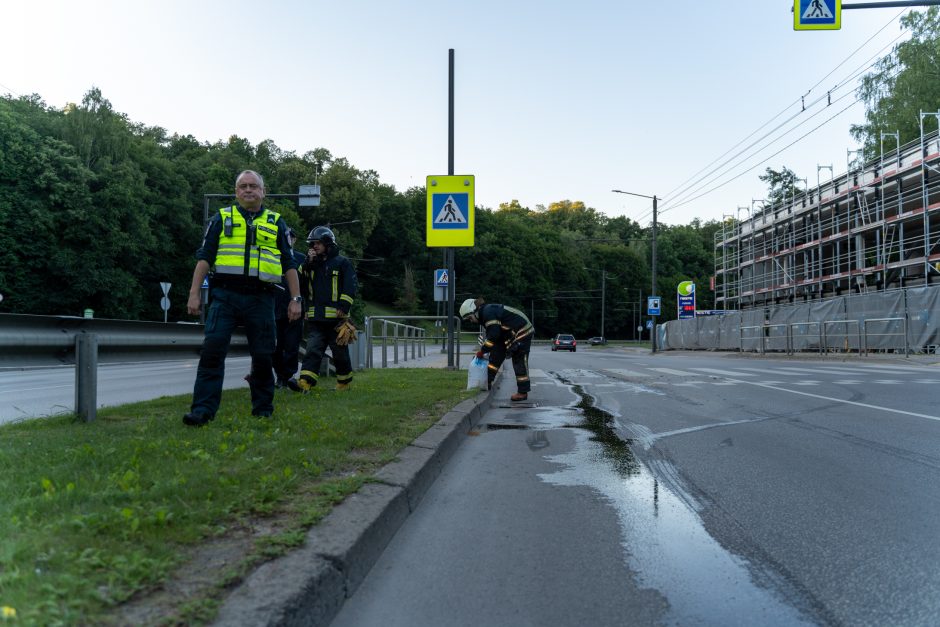 Tunelio gatvėje susidūrus automobiliams nukentėjo moteris