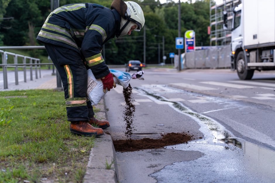 Tunelio gatvėje susidūrus automobiliams nukentėjo moteris