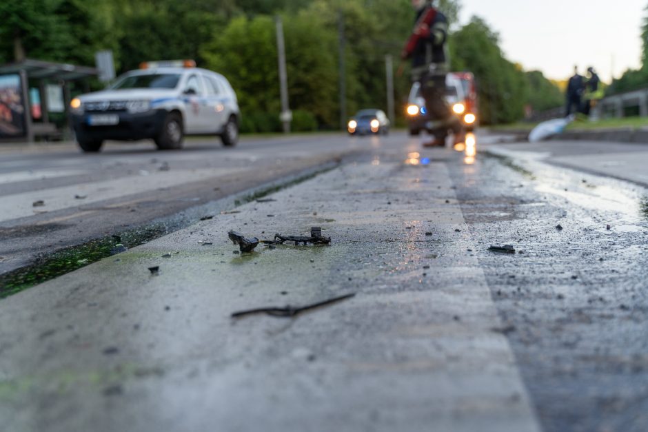 Tunelio gatvėje susidūrus automobiliams nukentėjo moteris