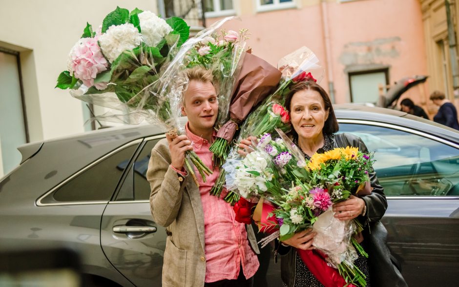 Teatre jaukiai ir šiltai pasveikinta jubiliejų šventusi E. Gabrėnaitė