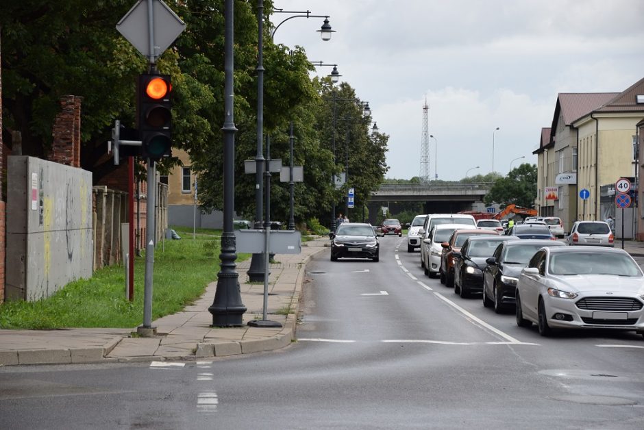 Pribloškė autobusų vairuotojų šou: ar reikėjo taip elgtis, kad spėtum prašokti sankryžą?