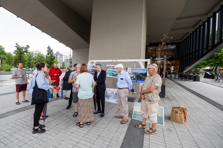 Vilniuje surengtas protesto mitingas dėl Šnipiškių senųjų žydų kapinių memorialo