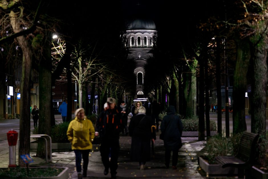 Laisvės alėjoje tradiciškai tekėjo „Sielų upė“: grožį gadino vėjas