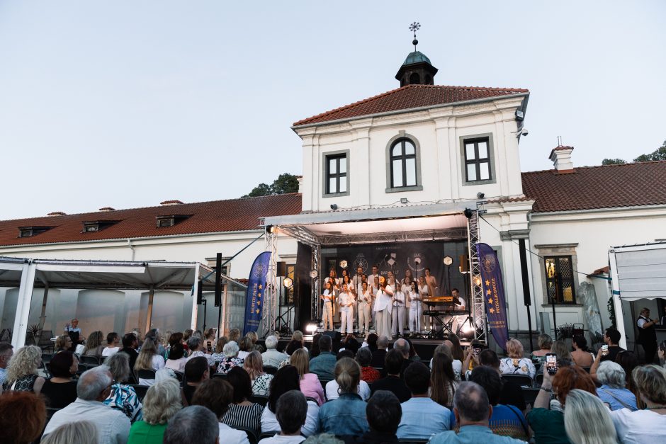 Pažaislio liepų alėjos vakarai | „GospelJonai“