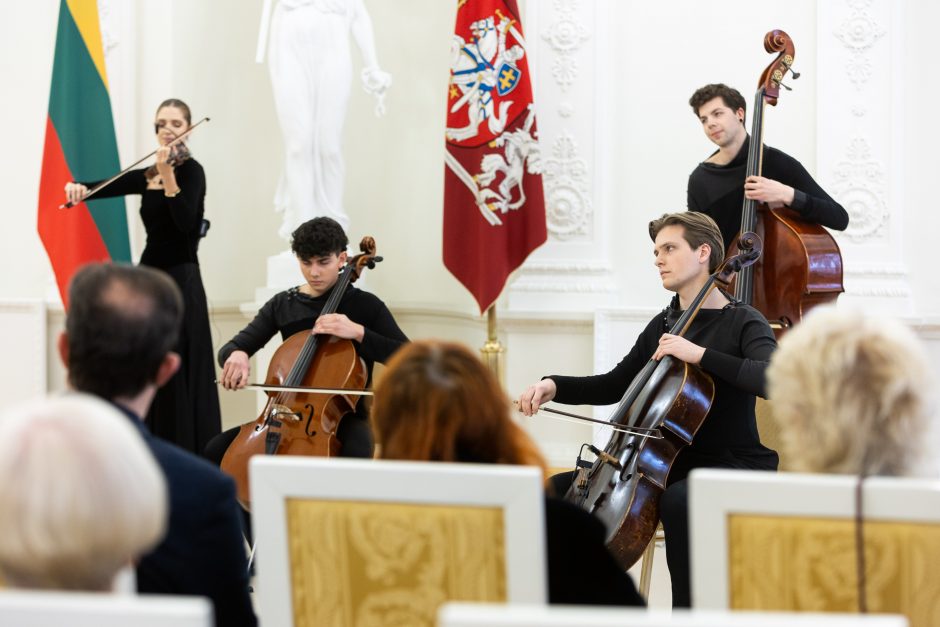 Prezidentūroje įteiktos nacionalinės ir J. Basanavičiaus premijos