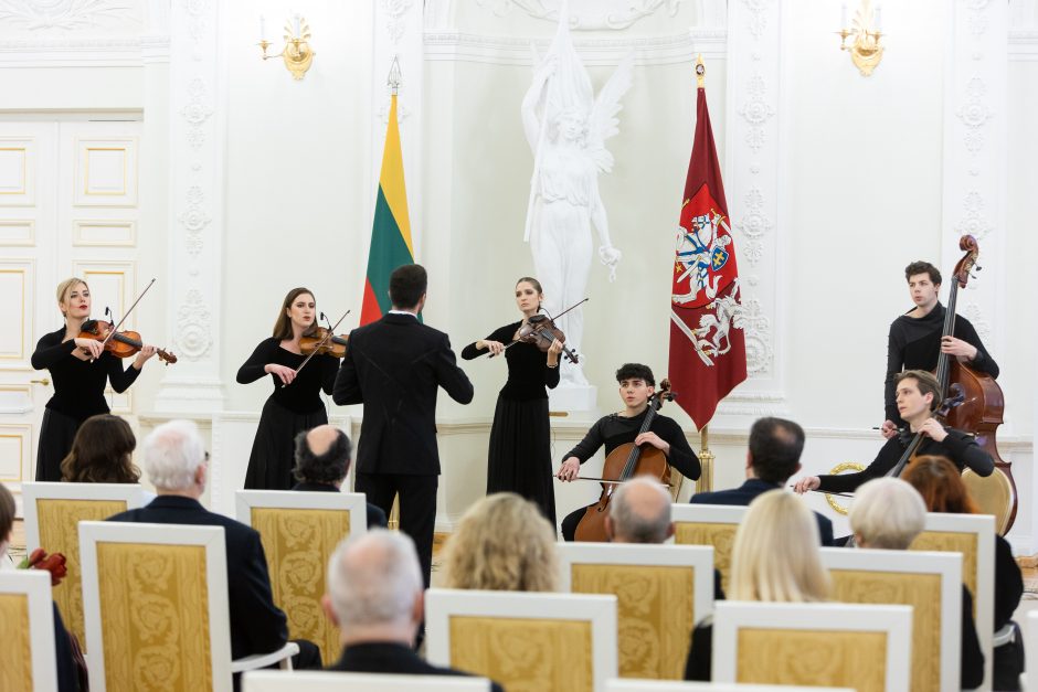 Prezidentūroje įteiktos nacionalinės ir J. Basanavičiaus premijos