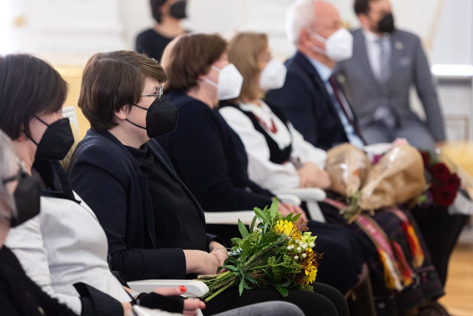 Prezidentūroje įteiktos nacionalinės ir J. Basanavičiaus premijos