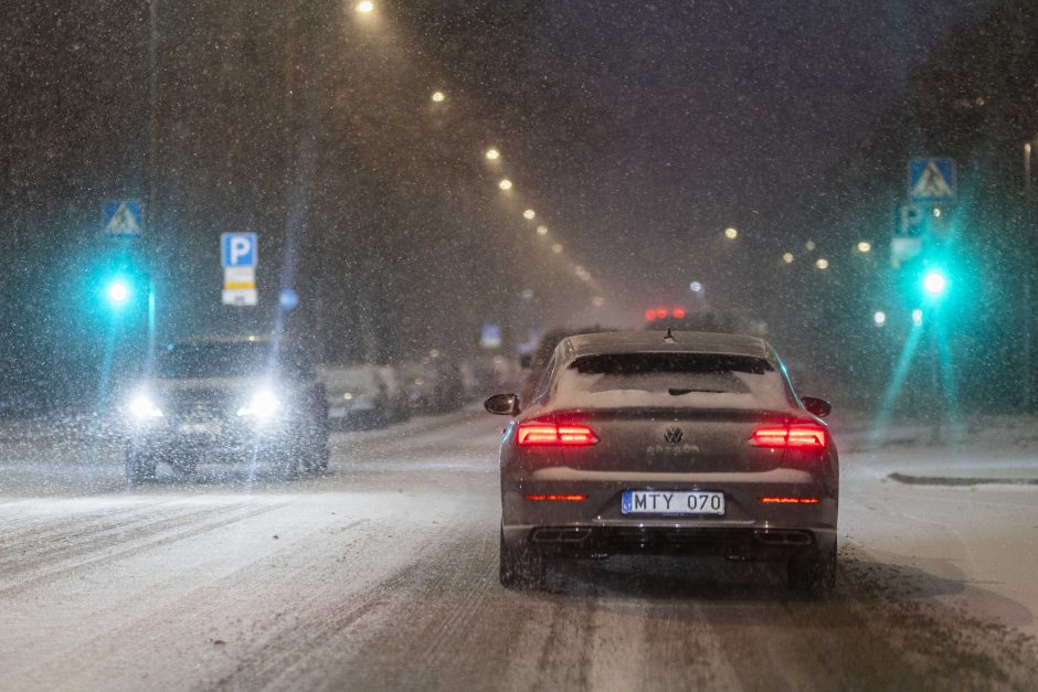 Sningant viešasis transportas Vilniuje vėluoja iki 50 minučių