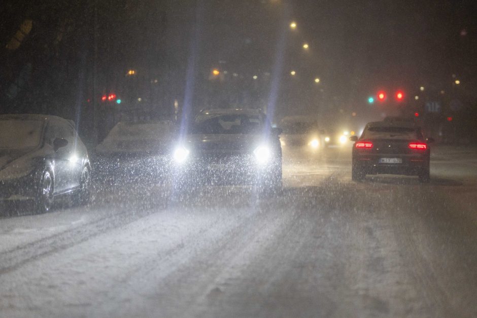 Sningant viešasis transportas Vilniuje vėluoja iki 50 minučių