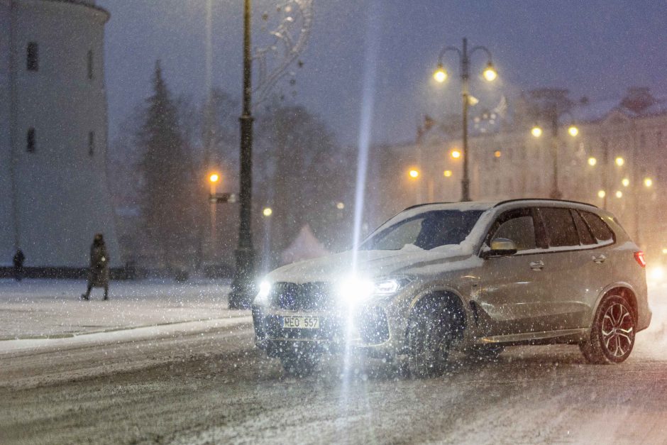 Sningant viešasis transportas Vilniuje vėluoja iki 50 minučių