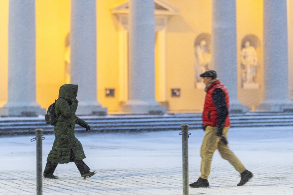 Sningant viešasis transportas Vilniuje vėluoja iki 50 minučių