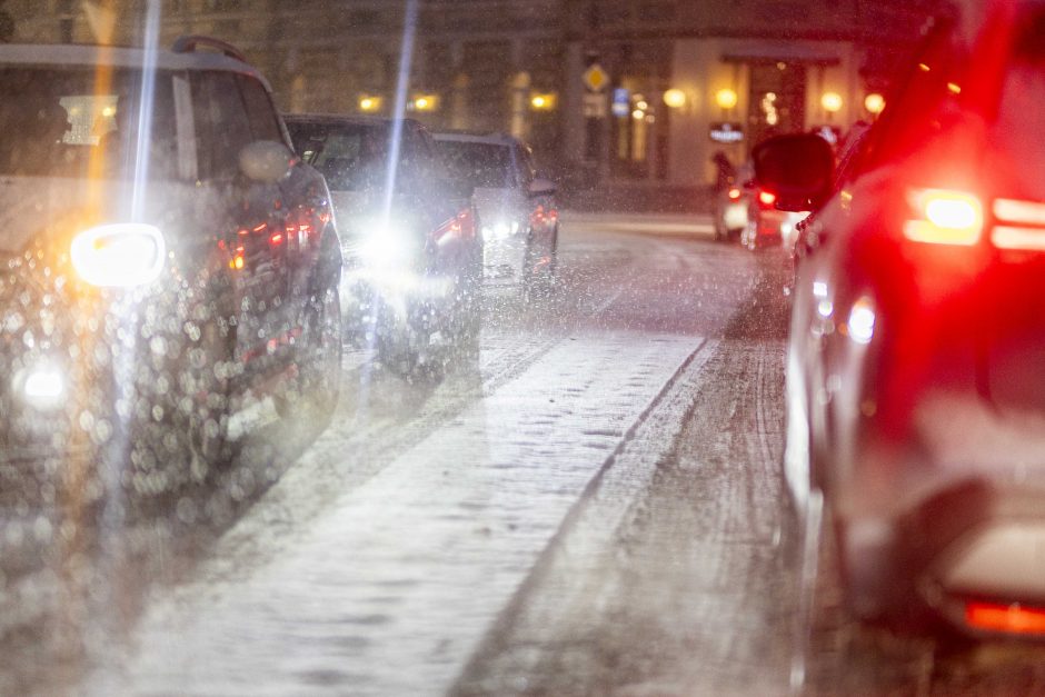 Sningant viešasis transportas Vilniuje vėluoja iki 50 minučių