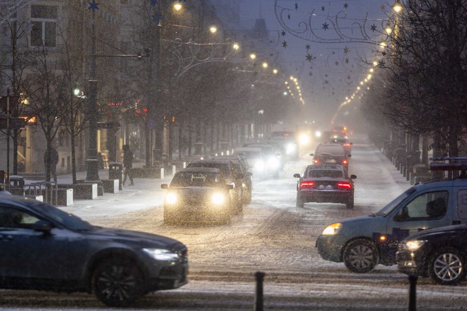 Sningant viešasis transportas Vilniuje vėluoja iki 50 minučių