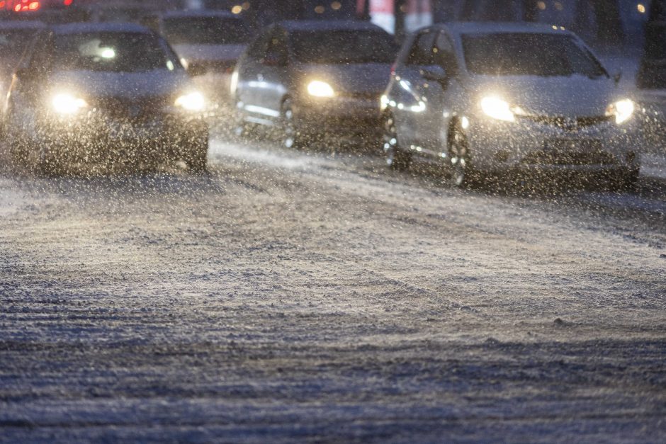 Sningant viešasis transportas Vilniuje vėluoja iki 50 minučių