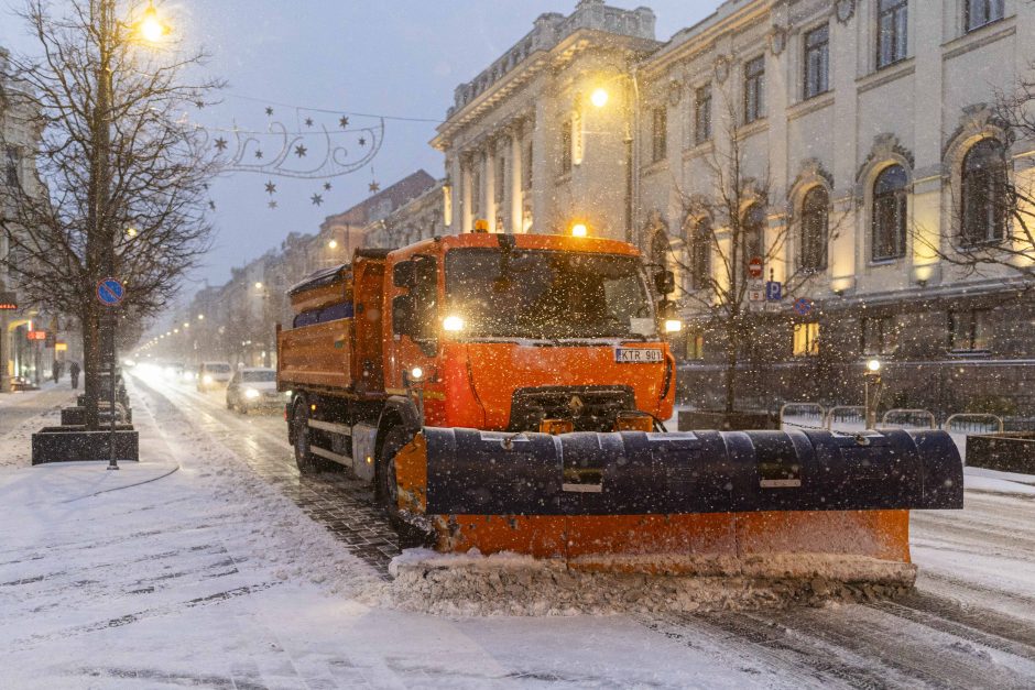 Sningant viešasis transportas Vilniuje vėluoja iki 50 minučių