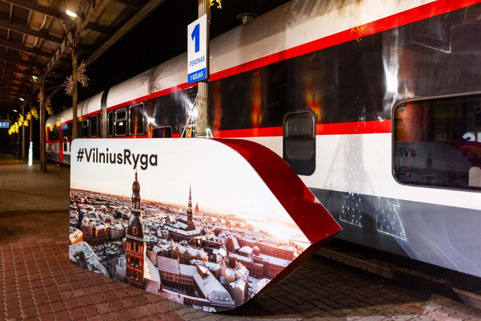 Iš sostinės išvyko pirmasis atnaujinto maršruto Vilnius–Ryga keleivinis traukinys