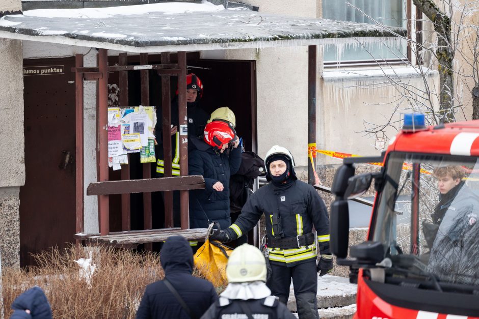 Policija pradėjo ikiteisminį tyrimą dėl gaisro Viršuliškių daugiabutyje