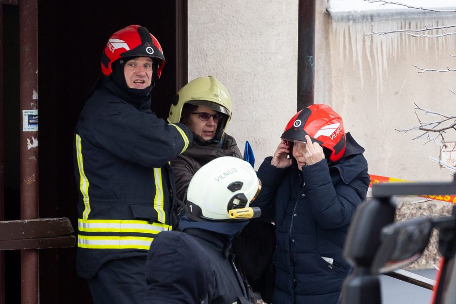 Policija pradėjo ikiteisminį tyrimą dėl gaisro Viršuliškių daugiabutyje