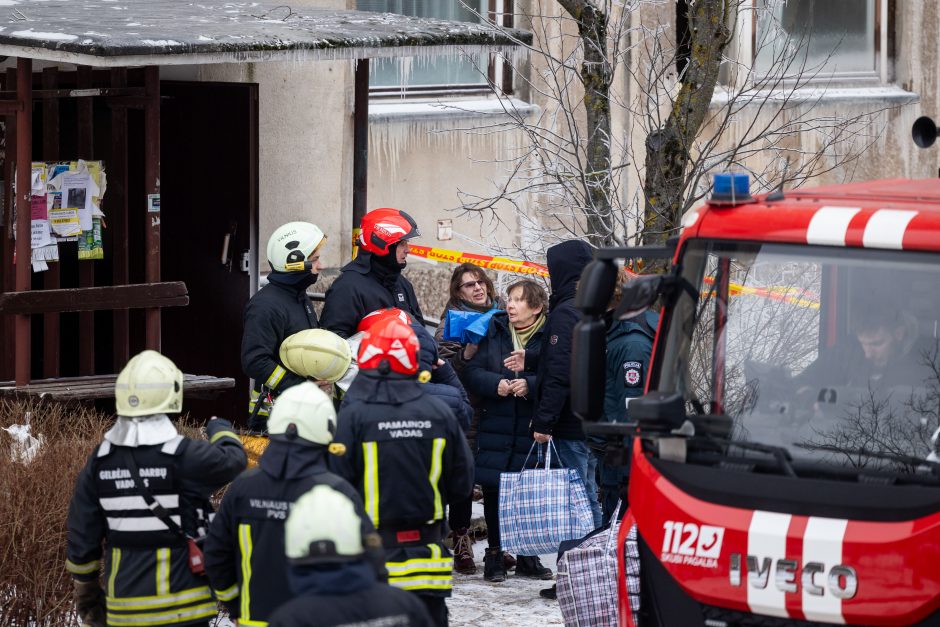 Policija pradėjo ikiteisminį tyrimą dėl gaisro Viršuliškių daugiabutyje