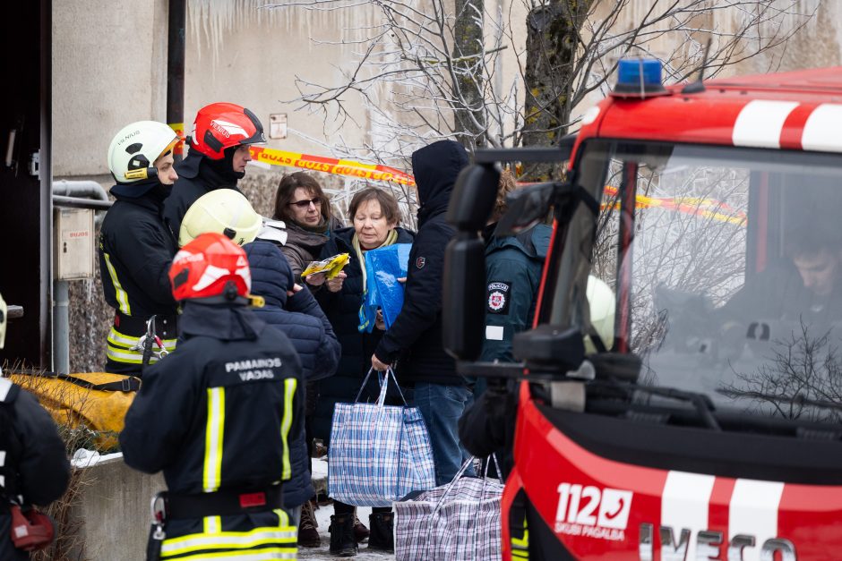 Policija pradėjo ikiteisminį tyrimą dėl gaisro Viršuliškių daugiabutyje