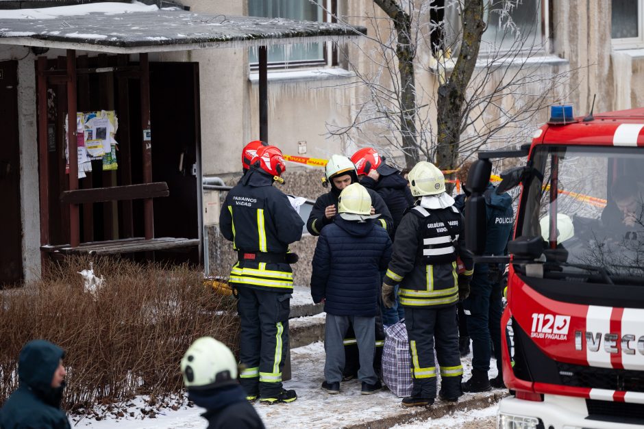 Policija pradėjo ikiteisminį tyrimą dėl gaisro Viršuliškių daugiabutyje