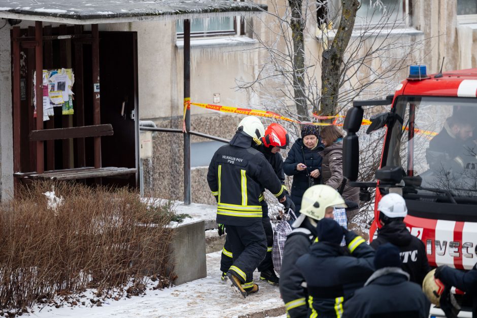 Policija pradėjo ikiteisminį tyrimą dėl gaisro Viršuliškių daugiabutyje