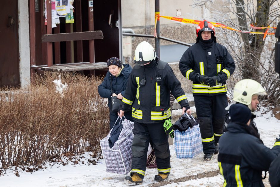 Policija pradėjo ikiteisminį tyrimą dėl gaisro Viršuliškių daugiabutyje