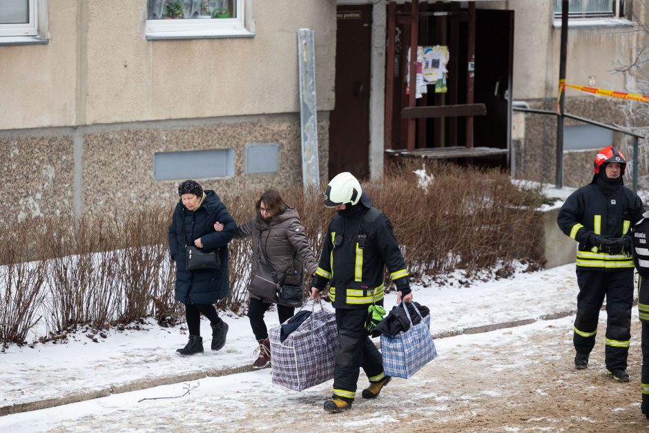 Policija pradėjo ikiteisminį tyrimą dėl gaisro Viršuliškių daugiabutyje